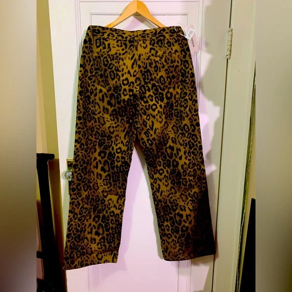 NWT Leopard print jeans - Picture 1 of 3
